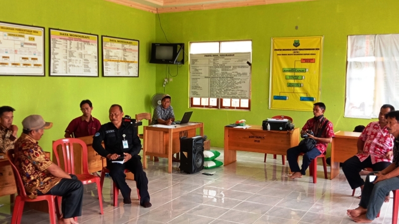 Tinjau Desa, Plt Camat Kapuas Kuala Pastikan Ada Upaya Cegah Corona