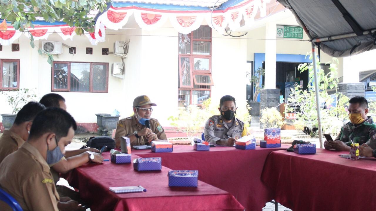 plt-kepala-bpbd-kabupaten-balangan-h-rahmi-memimpin-rapat-persiapan.jpg