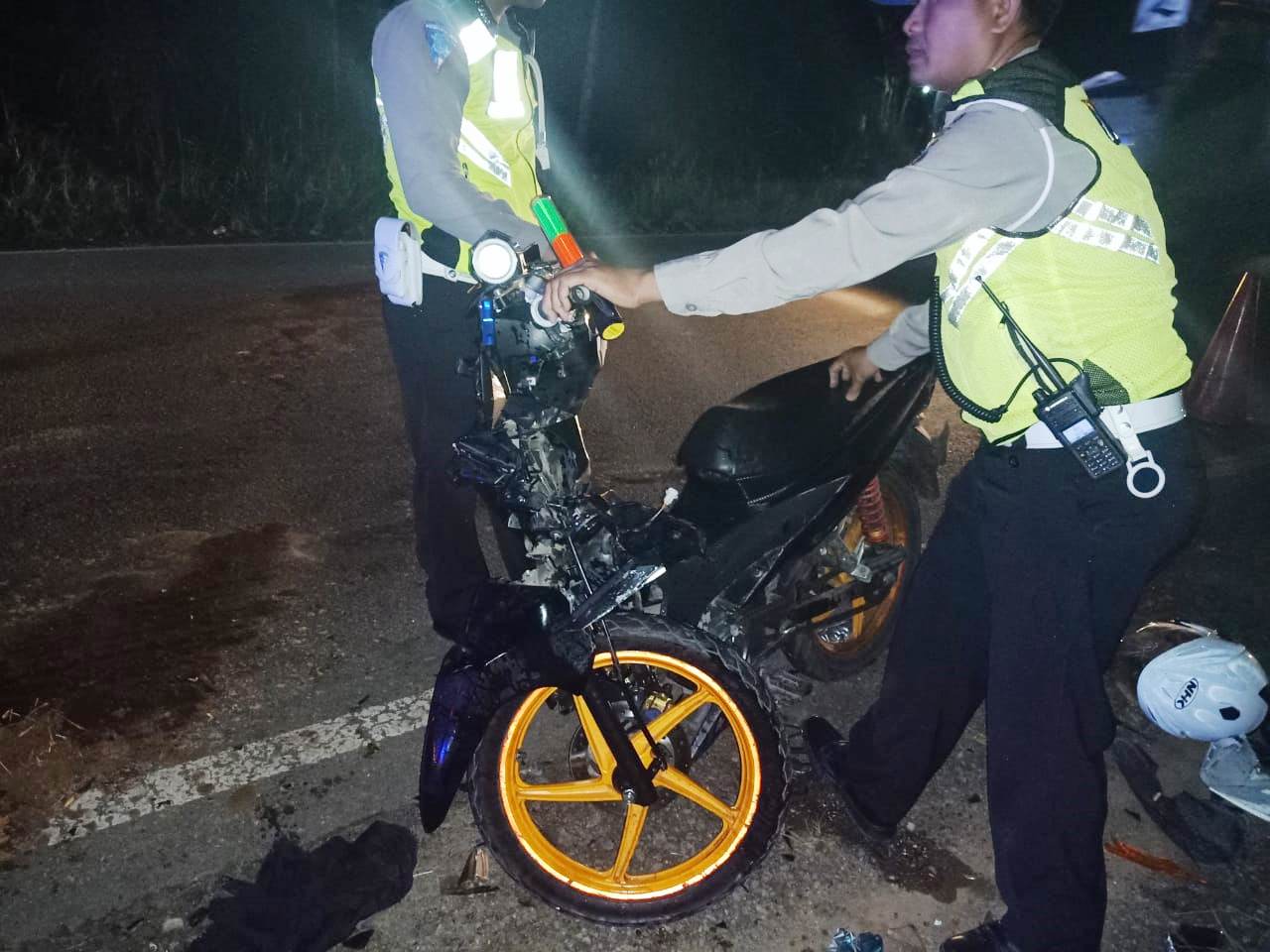 polisi-amankan-kendaraan-korban-pasca-kejadian-kecelakaan.jpg