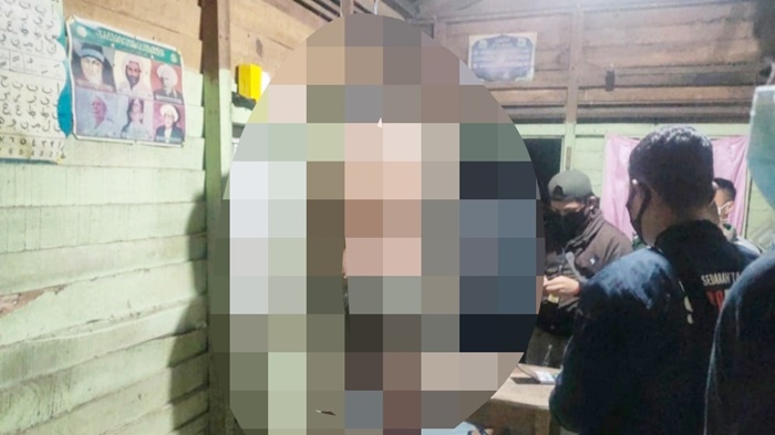 polisi-periksa-jenazah-anang-syahrani-di-kelurahan-petuk-ketimpun-palangkaraya-kalteng-24022021.jpg