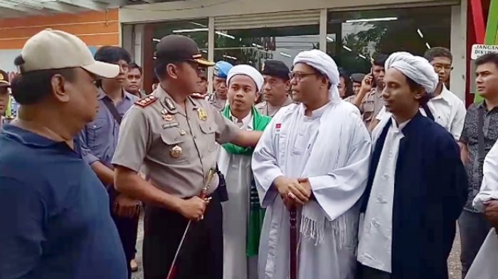 Adu Mulut, Kapolres Sragen Cegat Ormas yang Akan Sweeping Swalayan