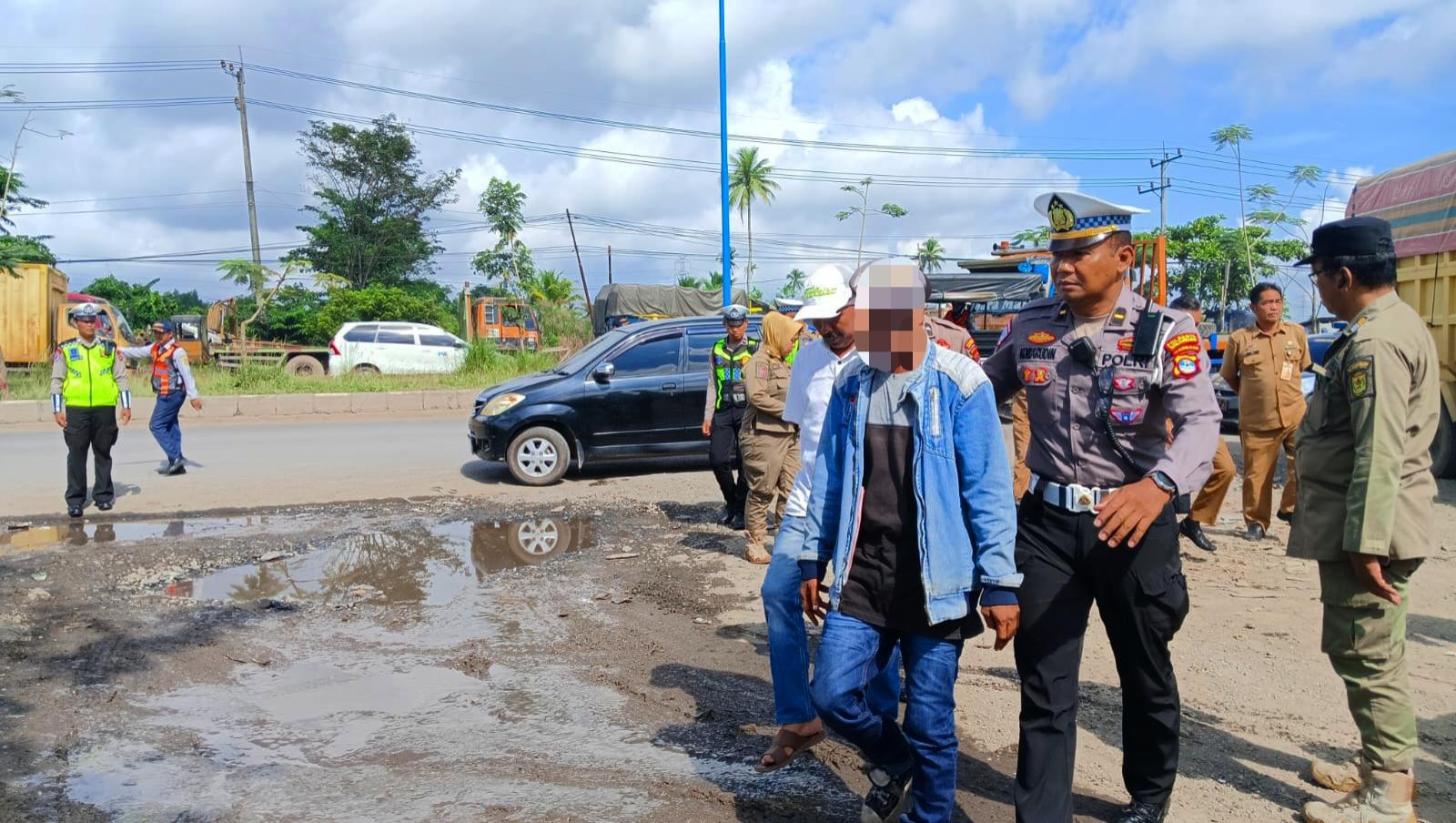 polresta-Banjarmasin-saat-mengamankan-empat-orang-diduga-pelaku-premanisme.jpg