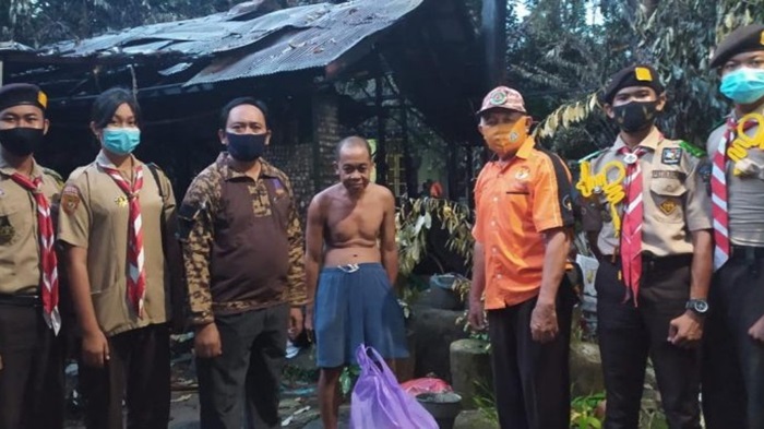 Kwarcab Pramuka Kapuas Bantu Korban Musibah Kebakaran di Kapuas