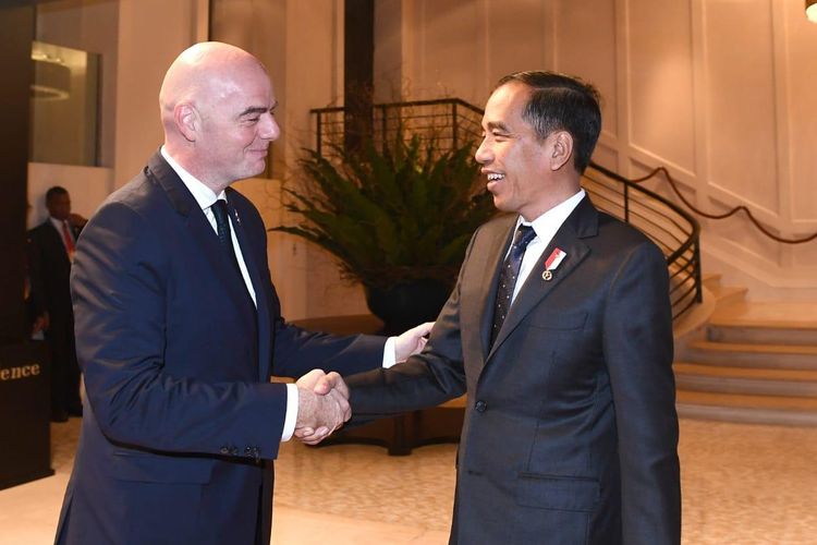 presiden-fifa-gianni-infantino-kiri-dan-presiden-ri-joko-widodo.jpg
