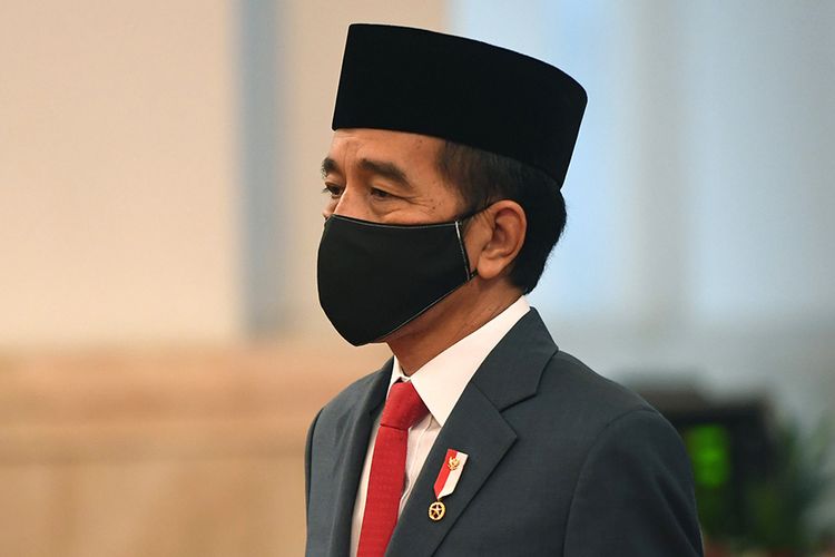 presiden-joko-widodo-mengenakan-masker-saat-memimpin-upacara-pelantikan.jpg