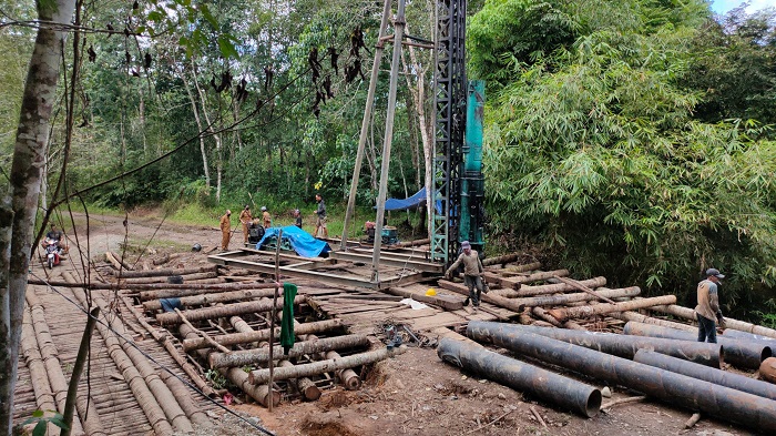 proses-pembangunan-pileslab-di-tundakan-kecamatan-awayan.jpg