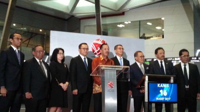 prosesi-pencatatan-perdana-saham-pt-nusantara-pelabuhan-handal-tbk_20170316_171407.jpg