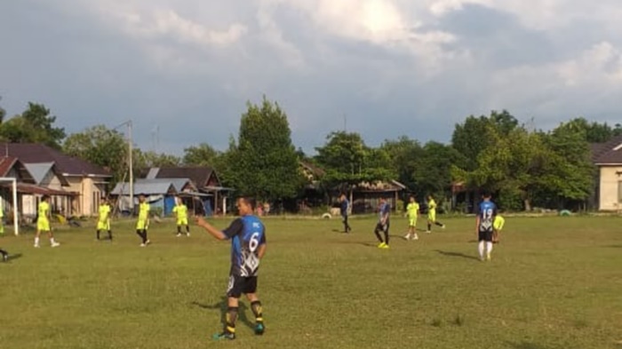 putra-banua-saat-bertanding-melawan-bfc-bentok-batibat-kabupaten-tala-kalsel.jpg