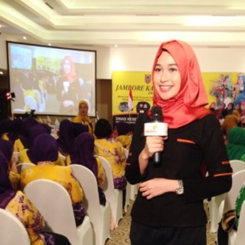 Sarrah Jadi Guide Para Kontraktor Nasional