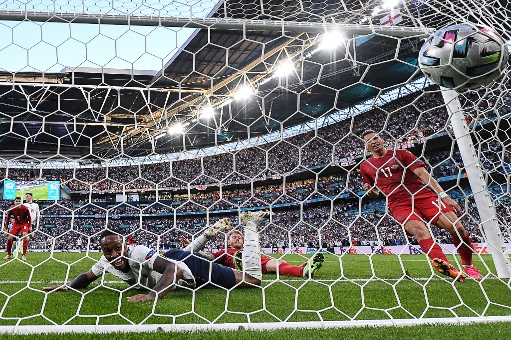 raheem-sterling-inggris-vs-denmark-euro-2020.jpg