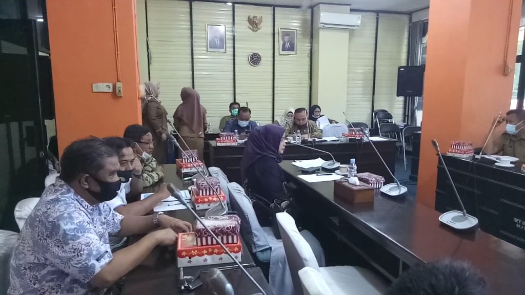 rapat-dengar-pendapatdi-dprd-kabupaten-kotabaru-provinsi-kalsel-senin-12102020.jpg