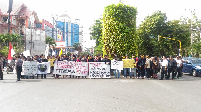 Mahasiswa dan Warga Demo Desak Cabut SK Kementerian ESDM Soal Tambang Mantimin di HST