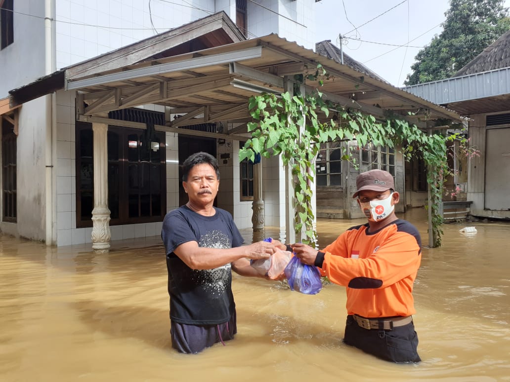 PKS Kalteng Kirim Relawan dan Makanan Membantu Korban Banjir Kalsel