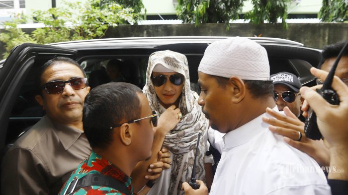 resmi-ditahan-5-kasus-yang-menyeret-nama-habib-bahar.jpg