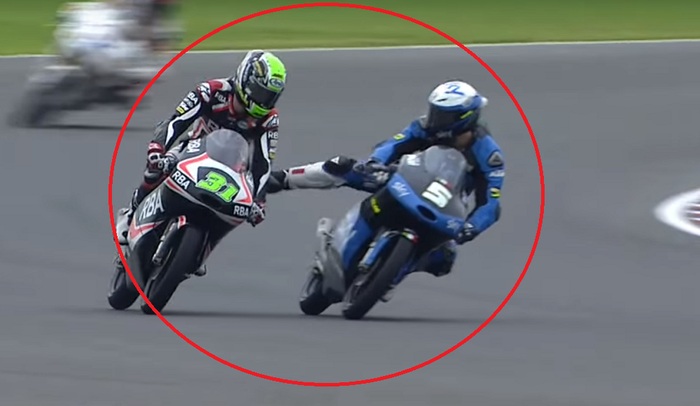 Valentino Rossi Nilai Sanksi 6 Balapan kepada Romano Fenati Berlebihan