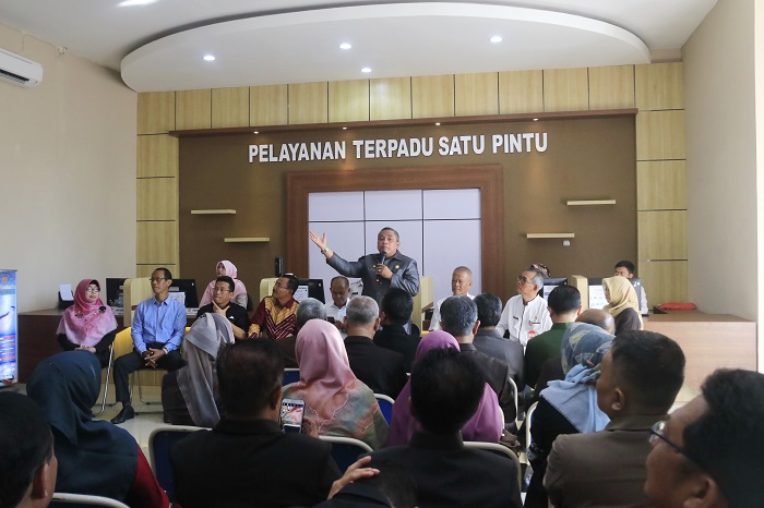 ruang-pelayanan-dinas-pm-ptsp.jpg