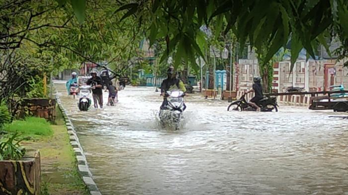 ruas-jalan-Jend-A-Yani-di-Kota-Amuntai-terendam-banjir.jpg