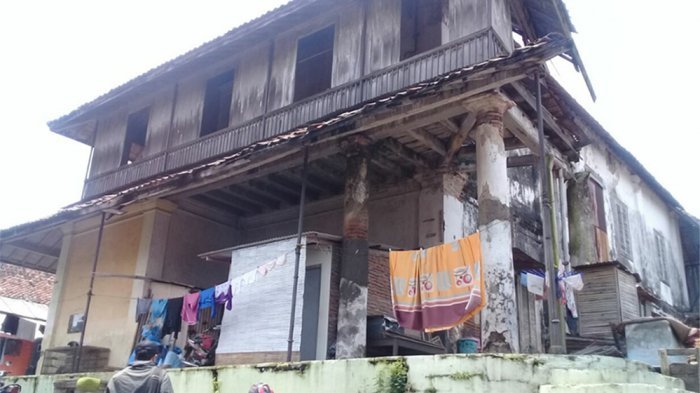 rumah-kuno-peninggalan-oei-tiong-ham_20180401_105604.jpg