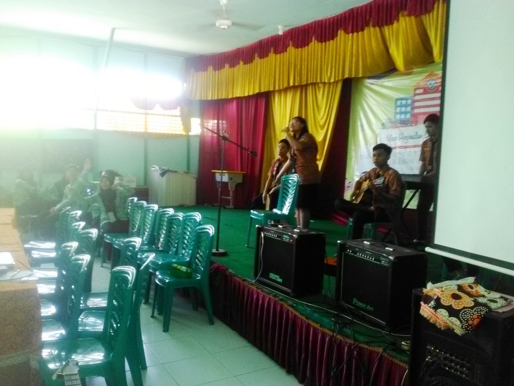 salah-satu-penampilan-musik-akuistik-dari-sman-7-banjarmasin-di-acara-pls_20180718_134817.jpg