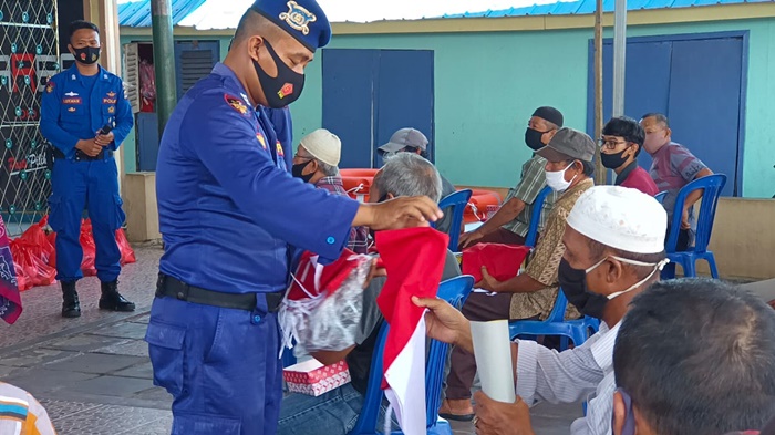 Polair Peduli Sambangi Warga Bantaran Sungai Martapura, Ini Yang Dilakukan