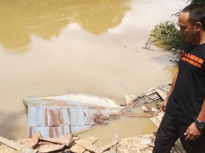 Satu Rumah di Desa Hujan Mas Balangan Hancur Terseret Tanah Longsor