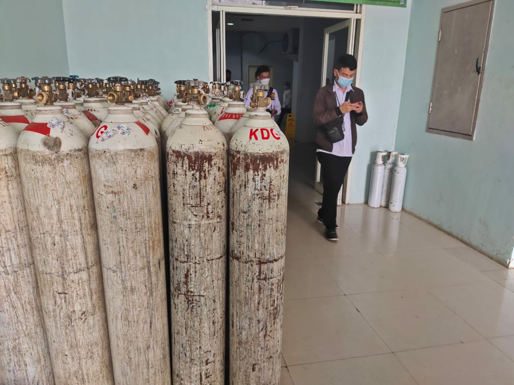 sejumlah-tabung-oksigen-yang-biasa-digunakan-oleh-pasien-di-rsud-sultan-suriansyahm-s.jpg