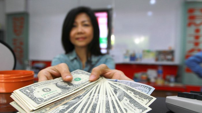 Hari Ini Rupiah Bergerak Melemah, Ini Faktor Penyebabnya