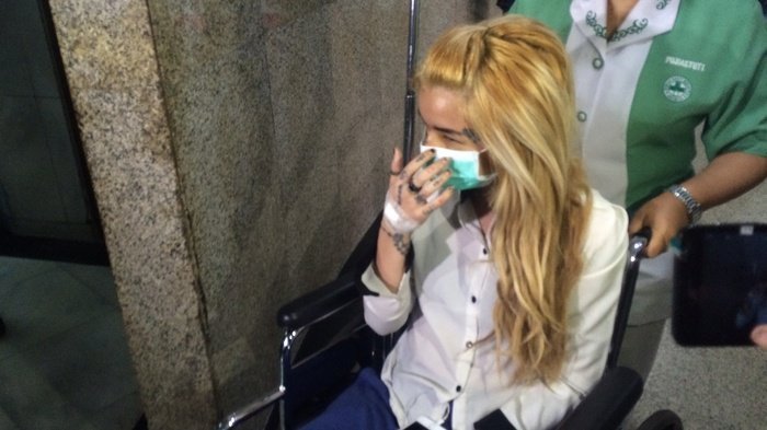 Lho? Saat Tinggalkan Rumah Sakit Sheila Marcia Tutupi Wajahnya