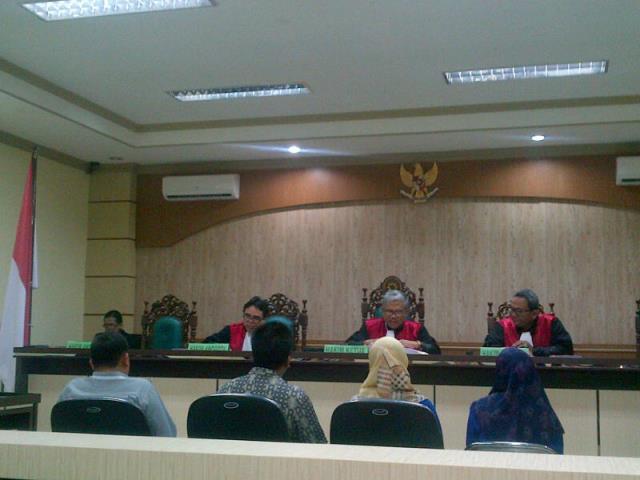 sidang-lanjutan-untuk-terdakwa-fahmi-saberi-mantan-sekwan-dprd-tapin_20151007_202837.jpg