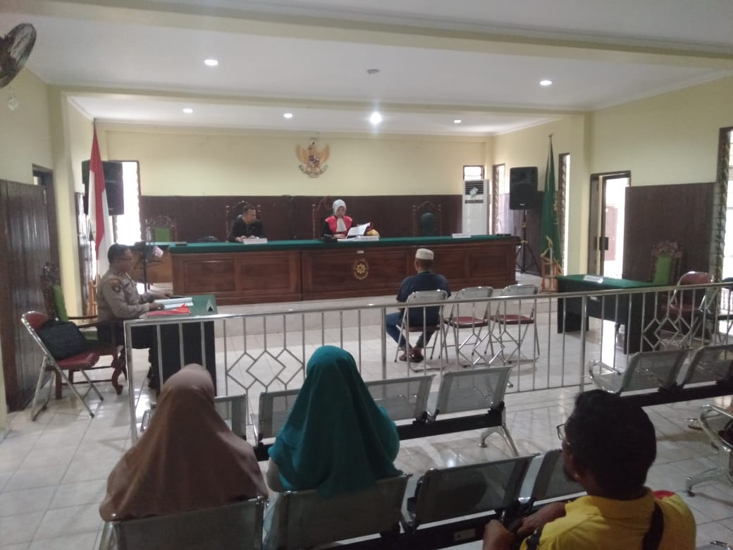 Pemilik Warung di Tapin Disidang Gara-gara Penyewa Warungnya Berduaan dengan Tamu di Kamar