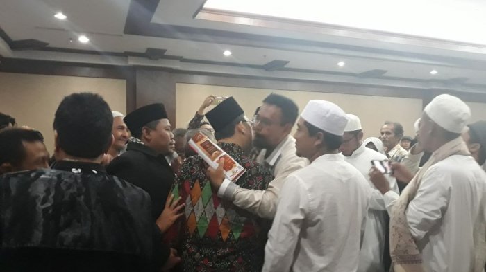 sidang-vonis-ustaz-alfian-tanjung_20180531_083446.jpg