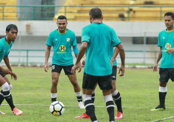 skuat-barito-putera-saat-latihan-di-stadion-17-mei.jpg