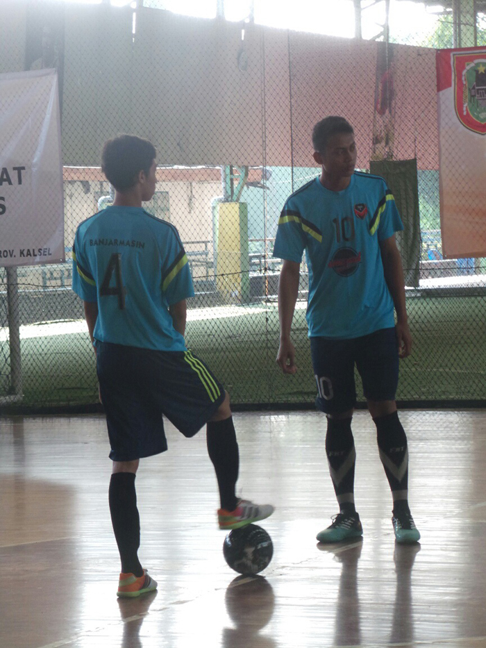 smapat-vs-don-bosco-futsal-antar-pelajar-sma-kesbangpol_20150819_072436.jpg