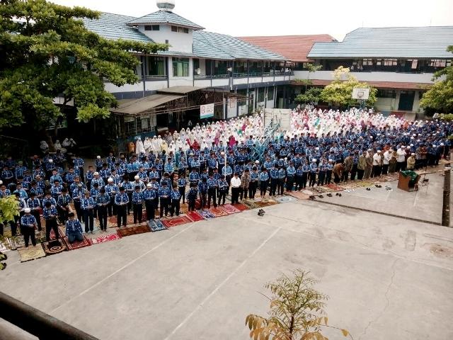 smpn-1-salat-istisqa_20151016_082153.jpg