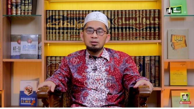 stadz-Adi-Hidayat-UAH-sampaikan-tentang-amalan-di-hari-Jumat.jpg