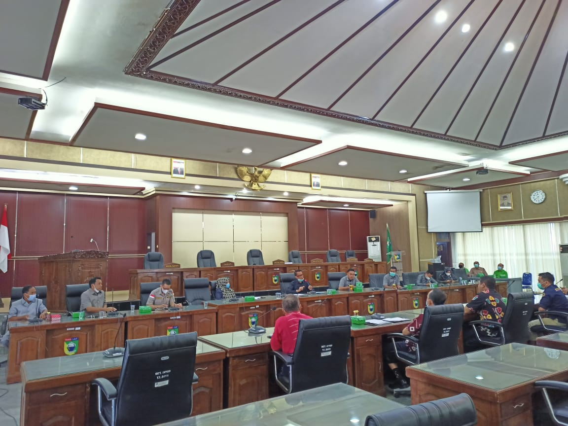 suasana-rapat-komisi-i-dprd-tala-dengan-pemkab-tala.jpg