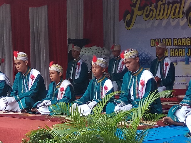 sudais-dari-grup-al-bukhari-pada-festival-maulir-habsy_20170808_112536.jpg