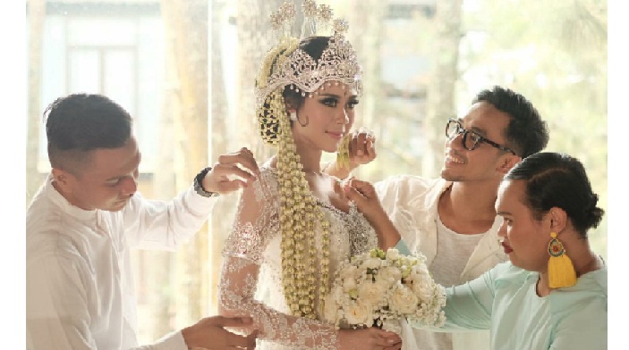 Syahnaz dan Jeje Govinda Menikah, Billy Syahputra Datangi dengan Helikopter dan Menangis