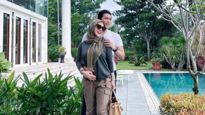 syahrini-dan-reino-barack-dengan-aset-baru-mereka-di-bogor-asfasdfsdf.jpg