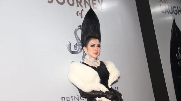 Mewahnya Baju dan Aksesori Syahrini Saat Konser, ini Momen-momennya di Belakang Panggung