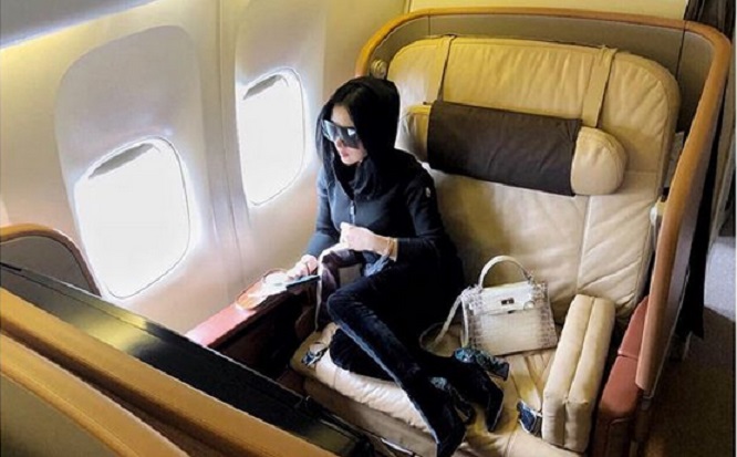 syahrini_20171223_075852.jpg