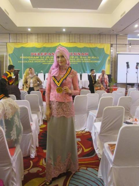 Nisha Raih The Best Presentation dan Sarjana Terbaik