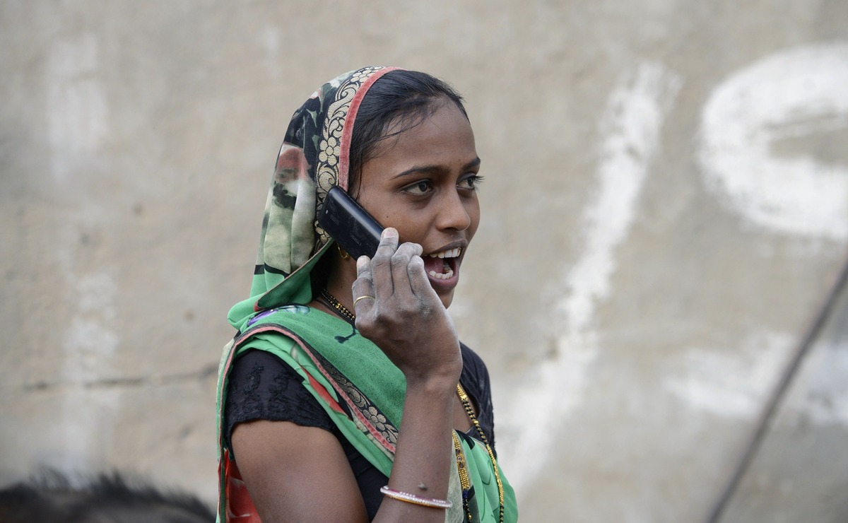 India Konsumen Ponsel Terbesar di Dunia, Tapi Para Wanita Desa Dilarang Menggunakan Ponsel