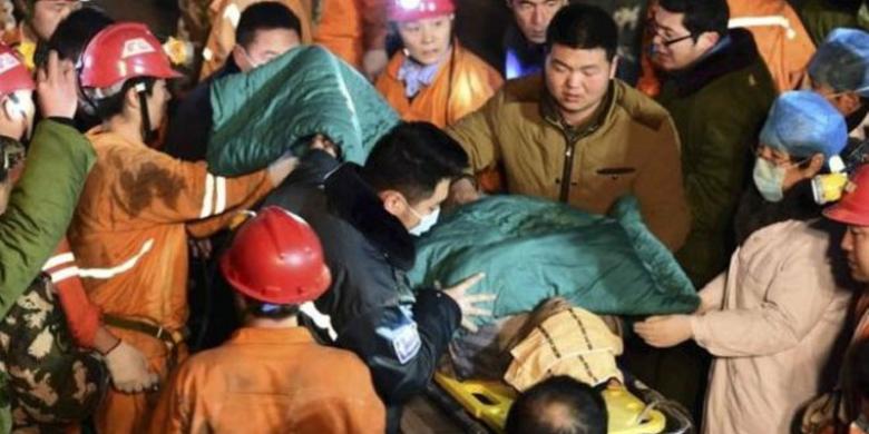 Astaga! Bos Bunuh Diri Melompat ke Sumur Mengetahui 17 Pegawainya Terjebak di Tambang