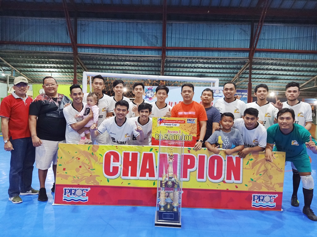 tim-baldez-fc-bersama-manajer-dan-panitia-kejuaraan-futsal-togap-cup-banjarmasin2019.jpg
