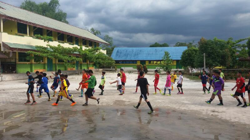 tim-futsal-smpn-27-banjarmasin-rutin-latihan_20170409_203227.jpg