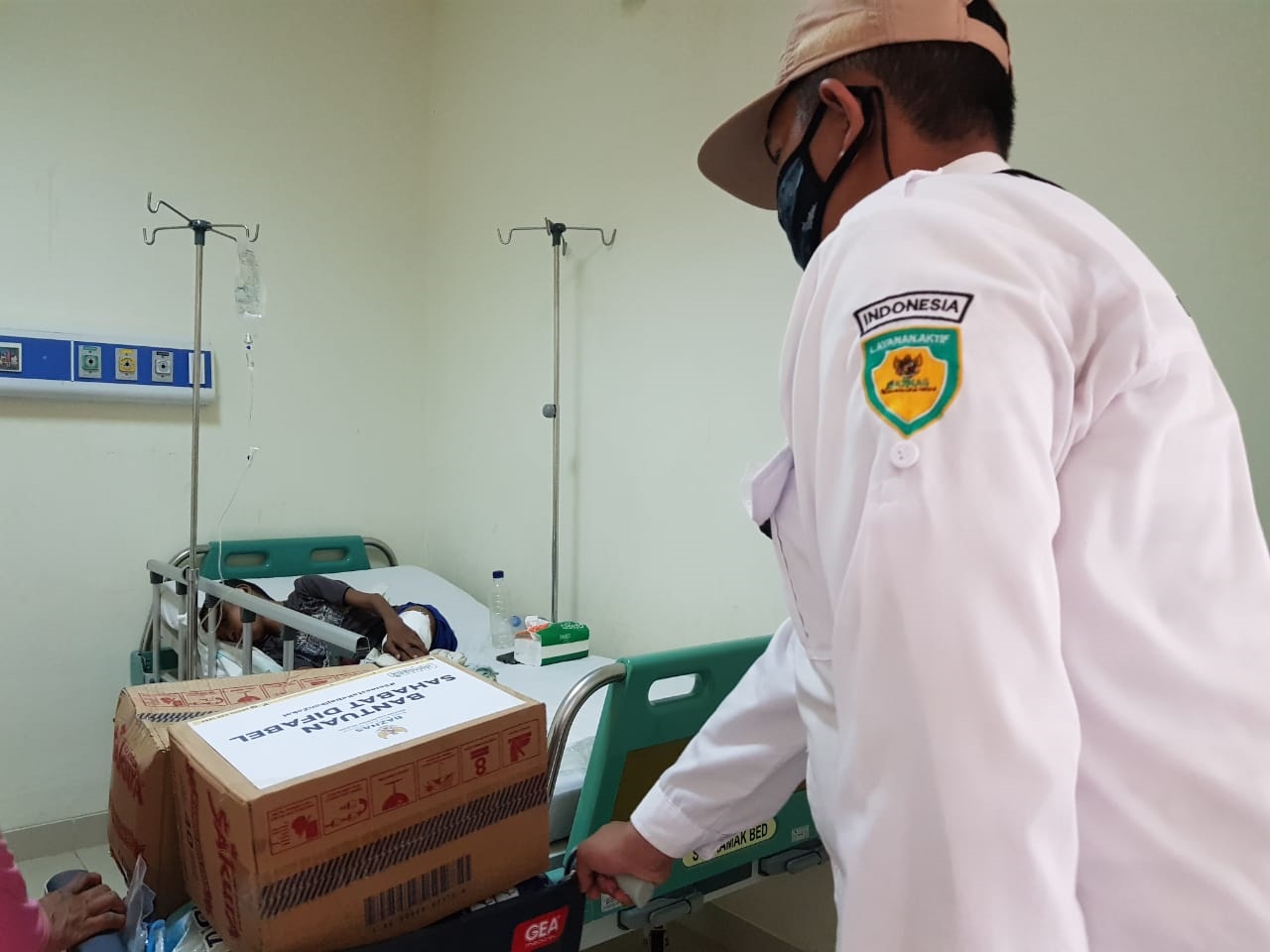 Baznas Kalsel Salurkan Bantuan untuk Saman, Remaja Pengidap Kelainan Darah