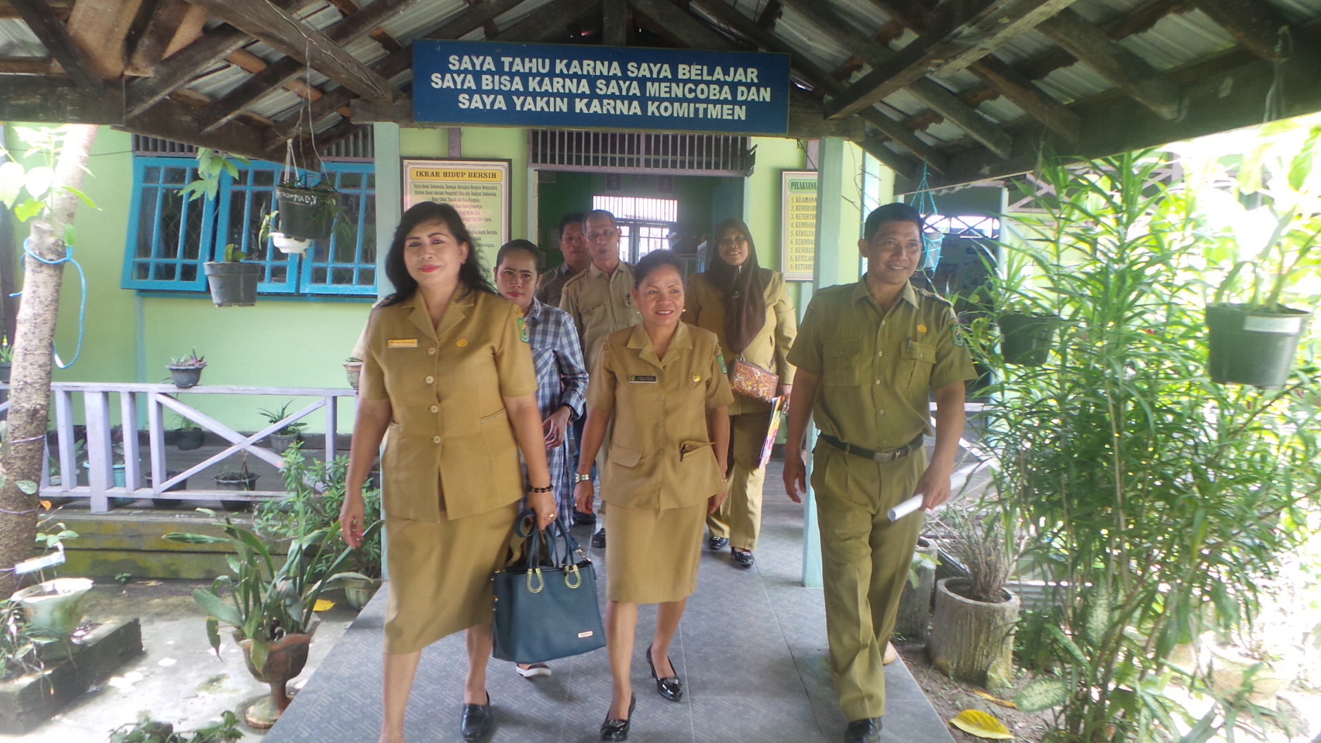 tim-penilai-kebersihan-datangi-sdn-di-kapuas_20161115_151420.jpg