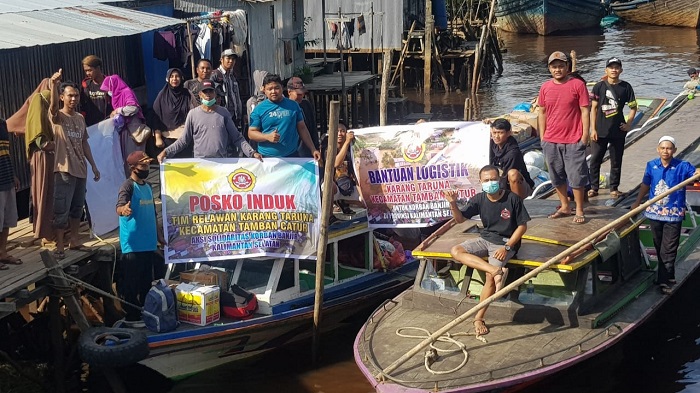 Naik Kelotok, Karang Taruna Tamban Catur Kapuas Angkut Bantuan Warga Terdampak Banjir Kalsel