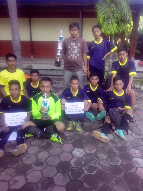 SMPN 20 Angkat Trofi Sulthan